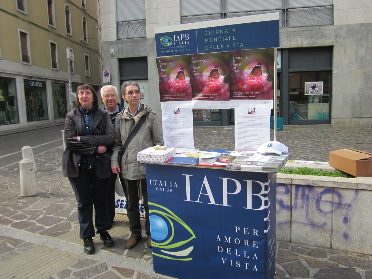 Lo stand con i consiglieri